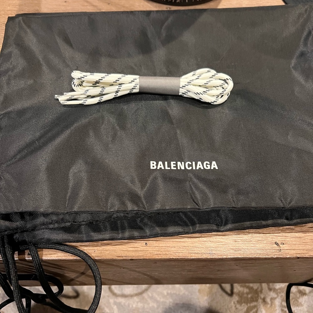 Balenciaga Triple S Sneakers (light beige) size 37 - Picture 5 of 6